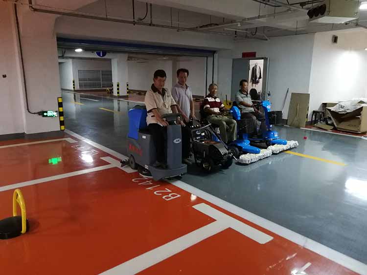 新建地下停車場一站配齊洗地機塵推車高壓清洗機