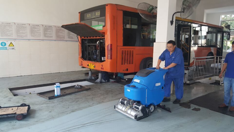 洗地機廠家提醒寒冷的冬季應(yīng)該注意的問題