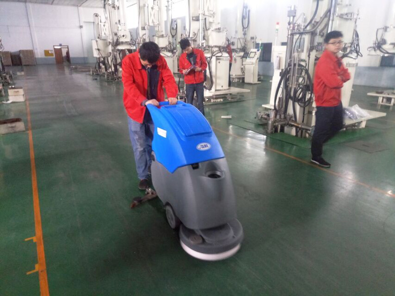 機(jī)械加工車間手推洗地車AL50B環(huán)氧地坪地面清潔使用現(xiàn)場